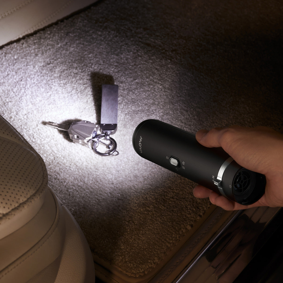 Torcia elettrica, orientati nel buio