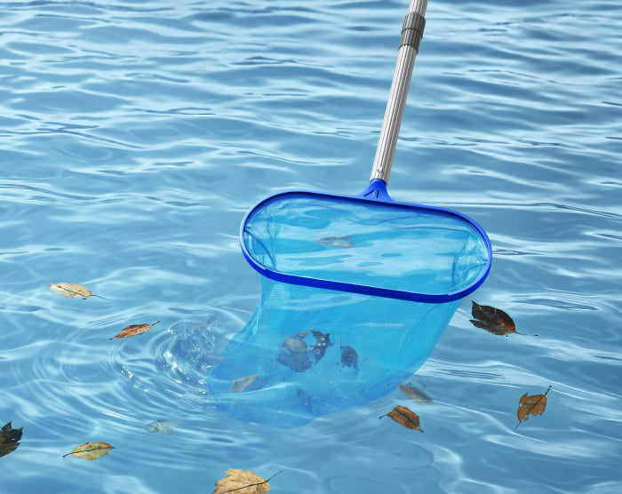 Pulizia completa dal fondo alla superficie con skimmer - 